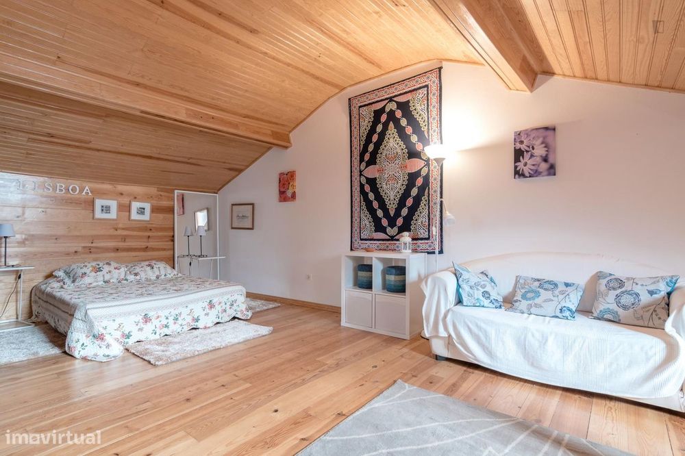 53413 - Quarto com cama de casal em apartamento...