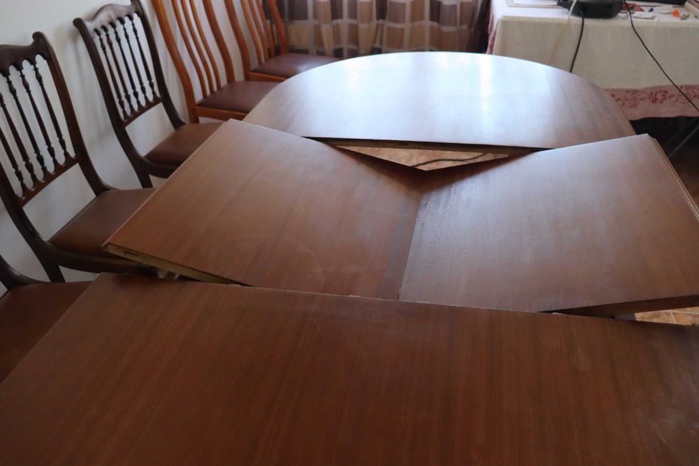 Conjunto de Mesa + Cadeiras Antigas