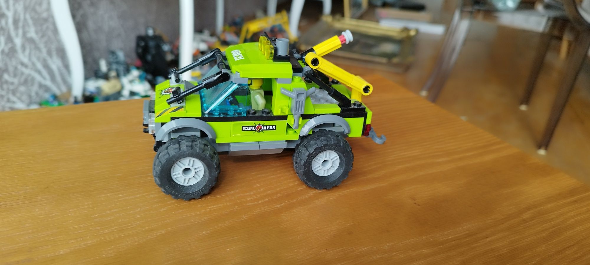 Sprzedam LEGO City 60121 Samochód naukowców