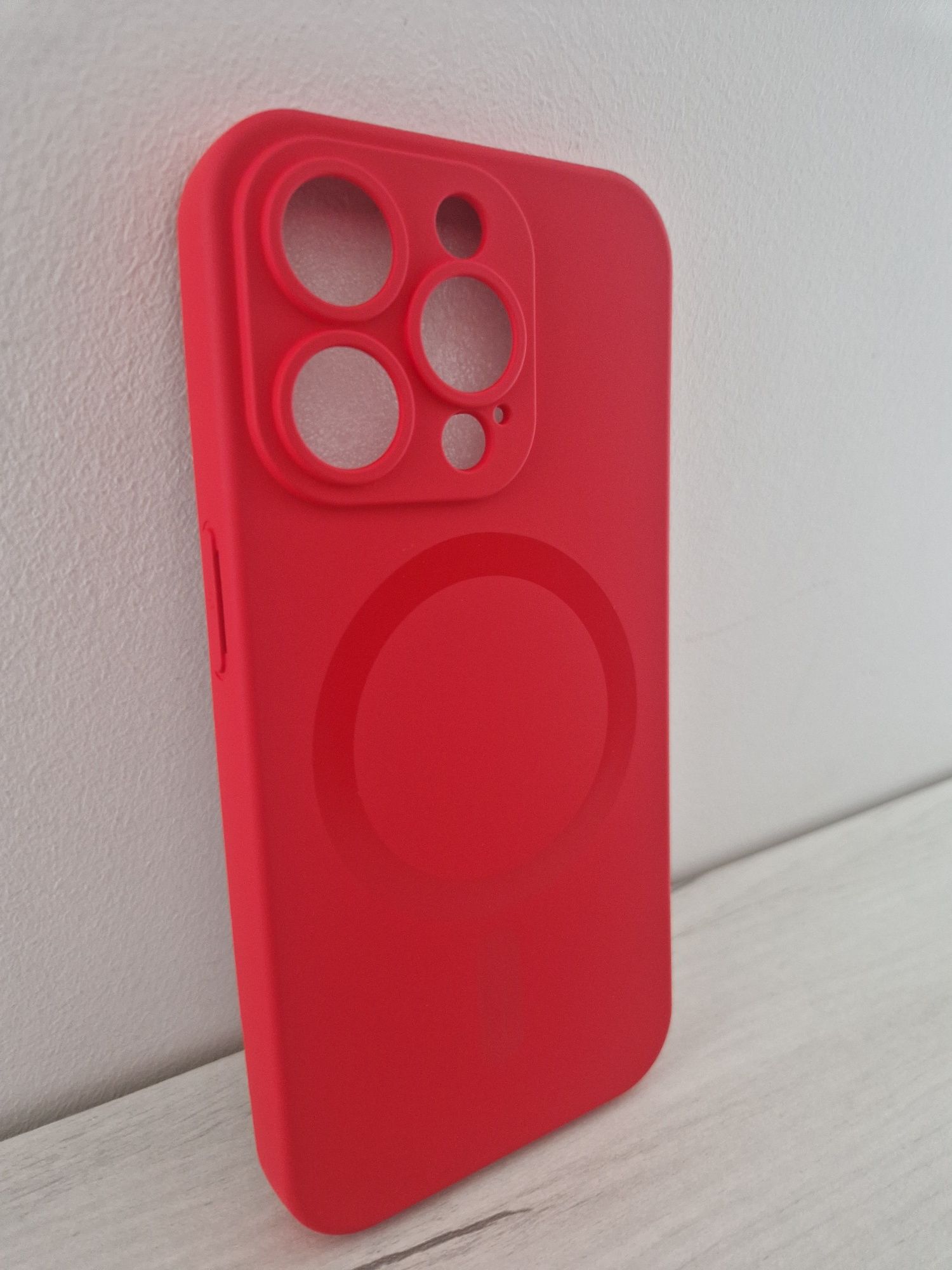 TEL PROTECT MagSilicone Case do Iphone 15 Pro Czerwony