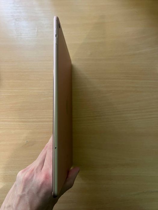 IPad 9.7 Pro 256GB LTE Gold AKB 94% в подарунок захисне скло