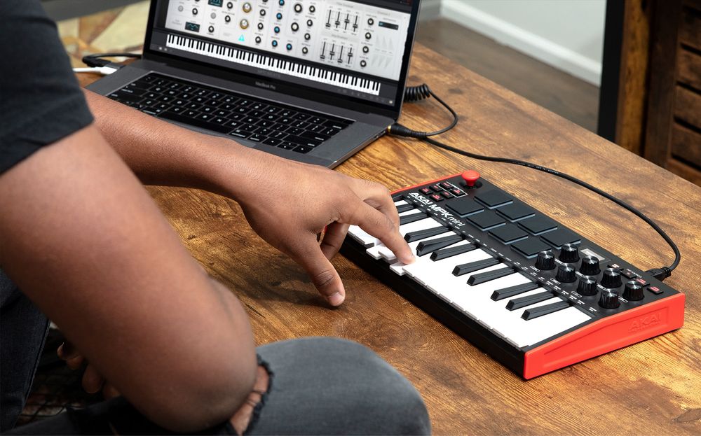 MIDI-клавиатура AKAI MPK mini MK3 Professional, USB-контроллер