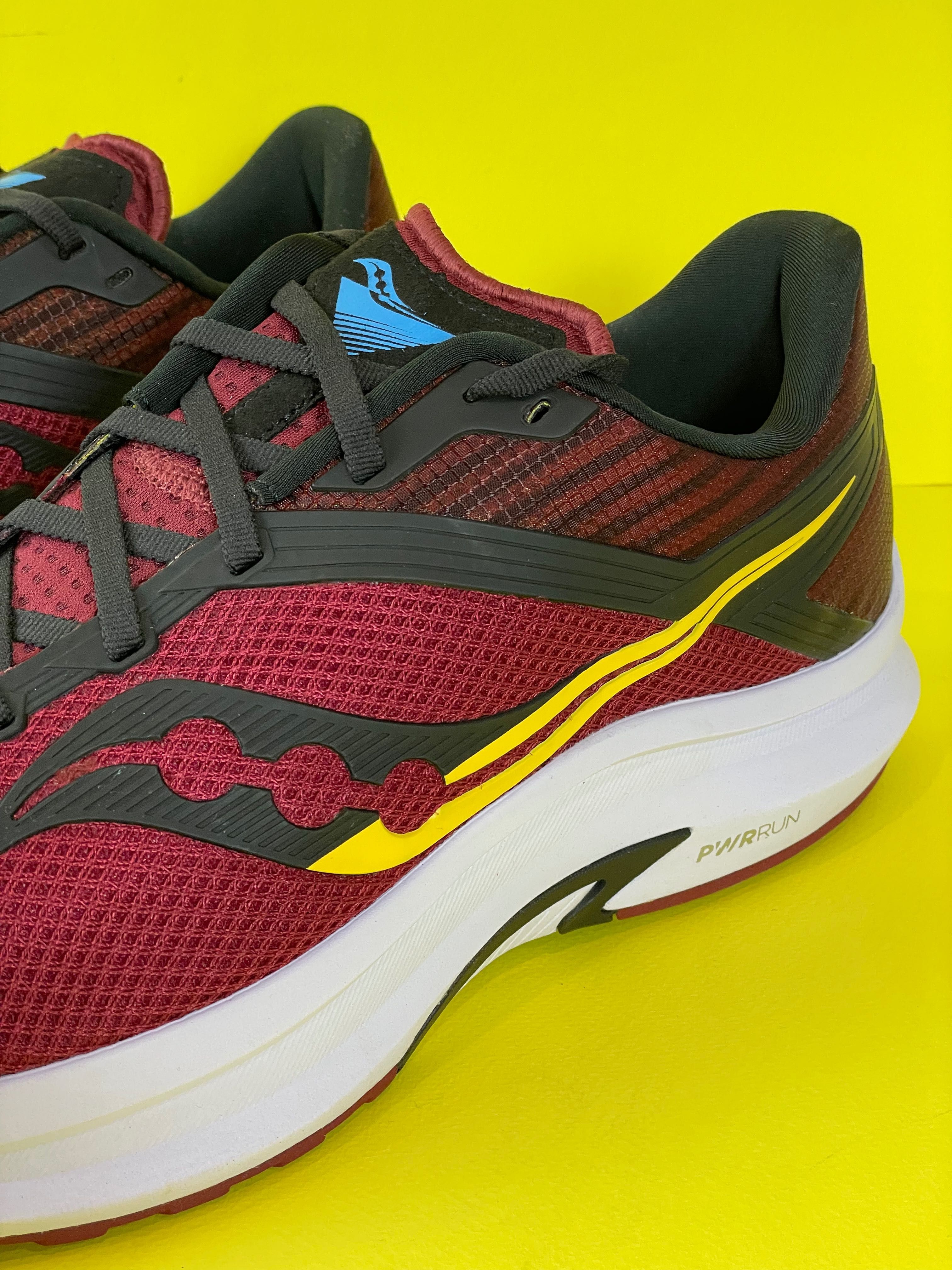 Чоловічі легкі бігові кросівки Saucony Axon 46,5 розмір