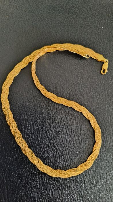 Gargantilha em prata dourada