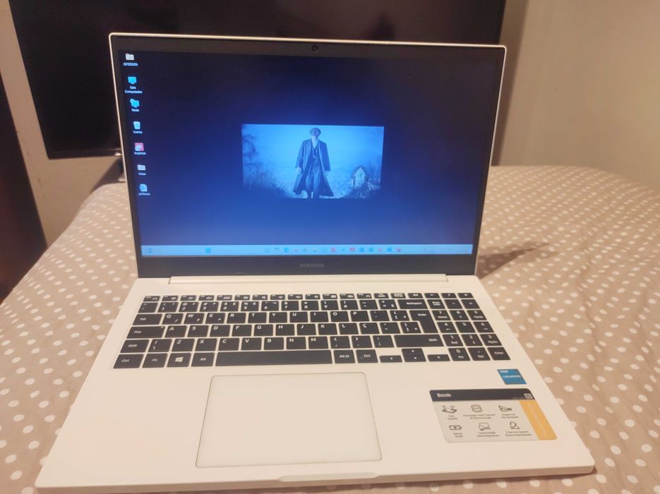 Notebook sem novo em ótimo estado de conservação