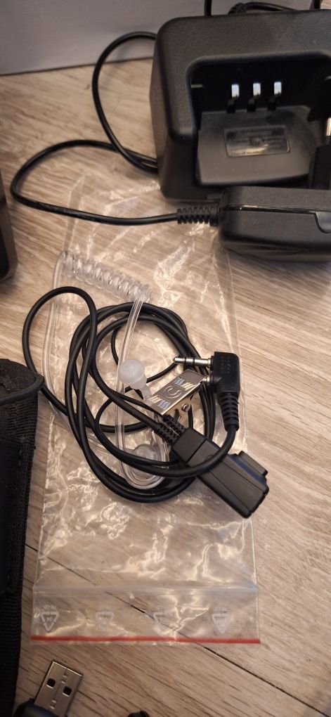 Baofeng 1801 DMR UV -komplet 2 sz wraz d dodatkowymi akcesoriami