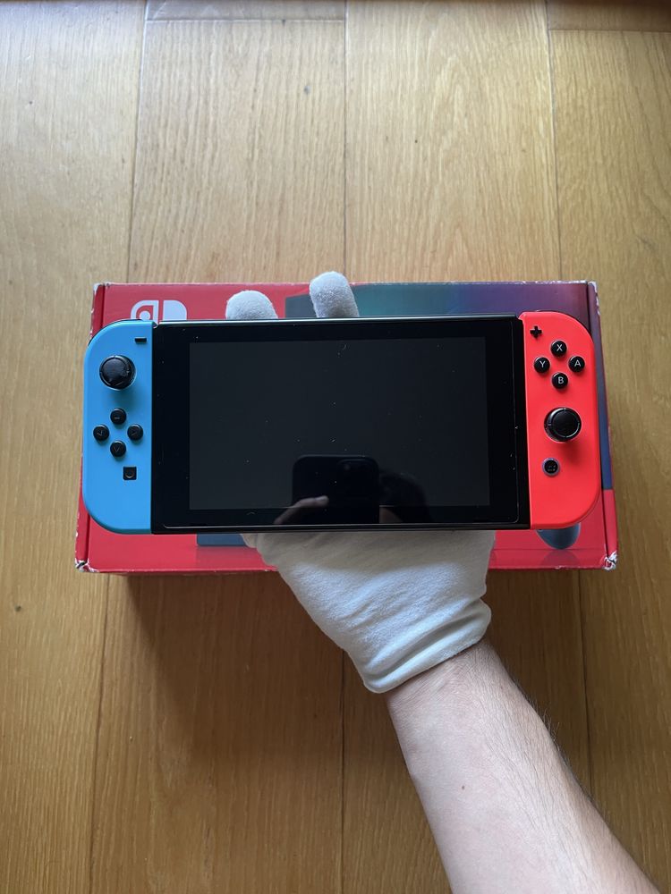 Nintendo Switch V2 + Joy-Cons + Dock + Carregador + Caixa