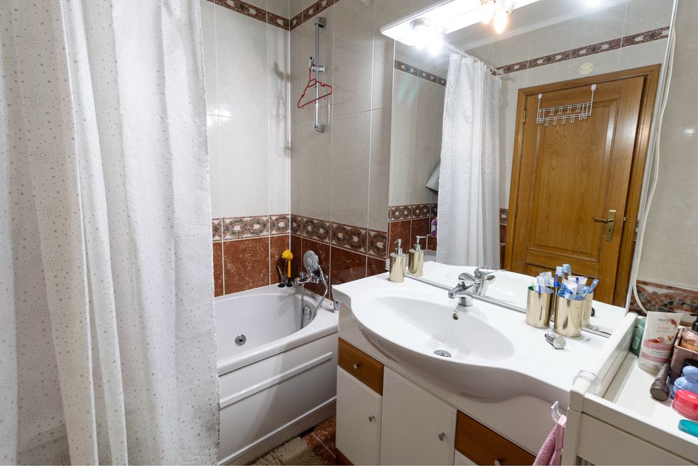 Apartamento T3 usado c/parqueamento e arrecadação