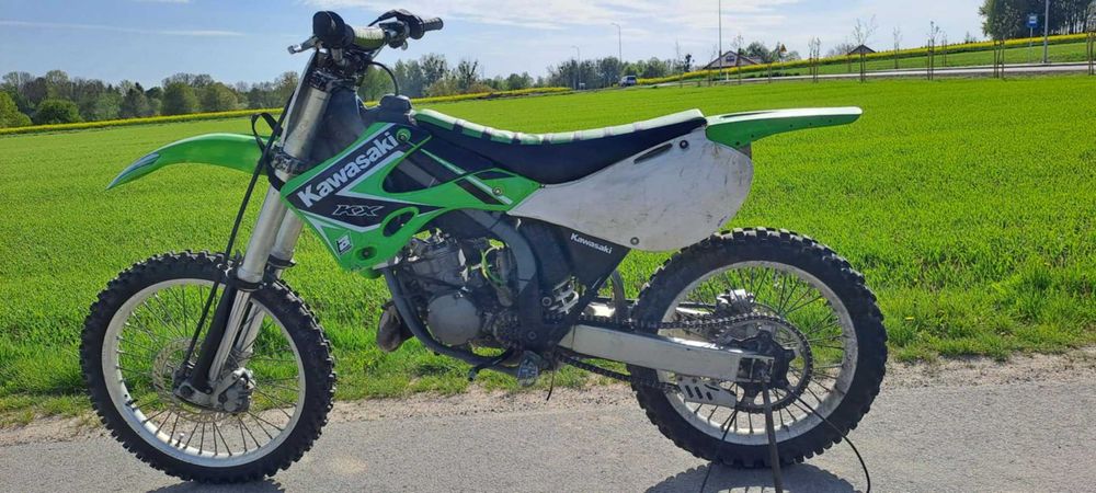 Sprzedam Kawasaki KX 125 z 2003r w bardzo dobrym stanie 32mth nalotu.