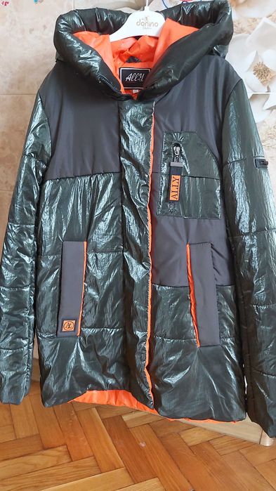 Куртка на осінь.