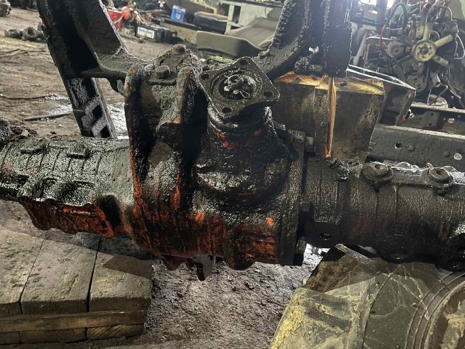 Передній ведучий міст на трактор МТЗ 82.