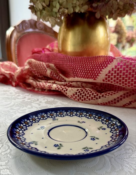 Pojedynczy egzemplarz porcelana Vena fliżanka talerzyk. Podpisana 37