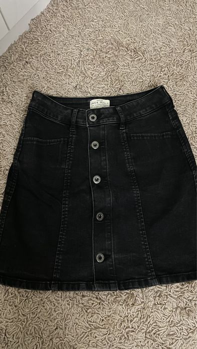 Чорна коротка спідниця