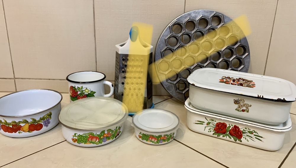 Миски, форми, все для кухні