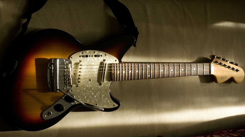 Squier Mustang custom; дека Jag-stang под ваш проект