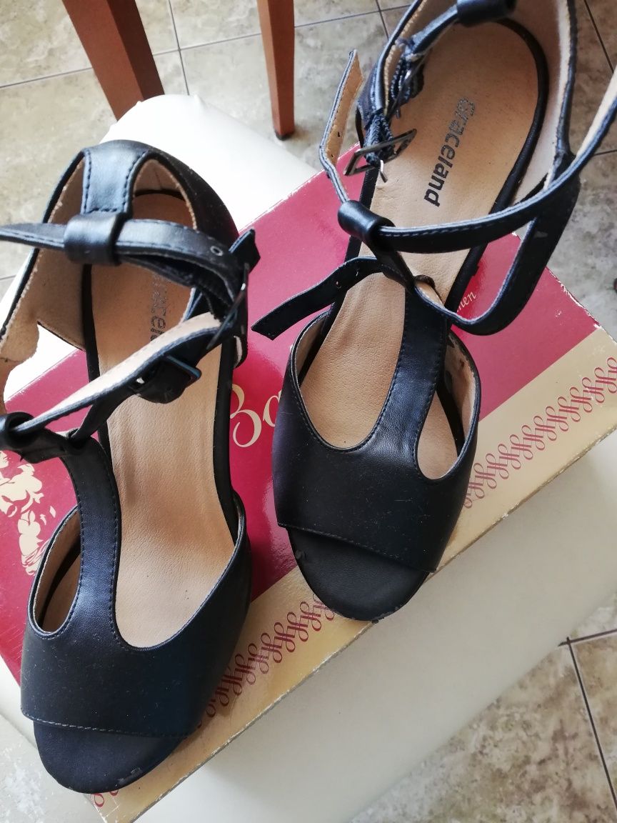 Buty na obcasie r. 36