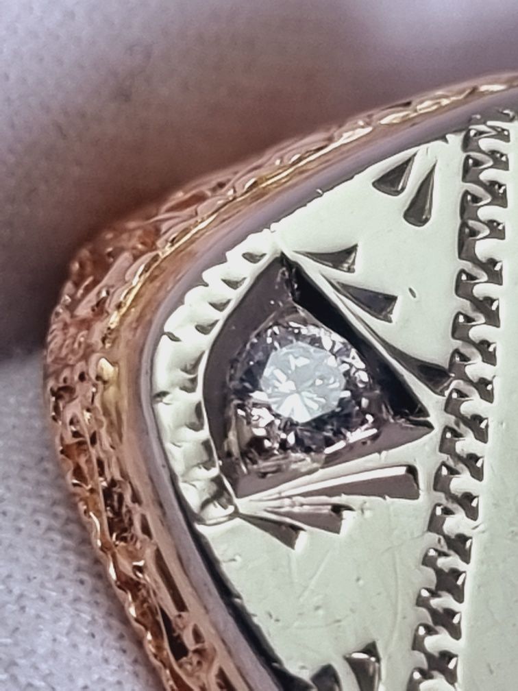 Золотая печатка перстень с бриллиантом ссср