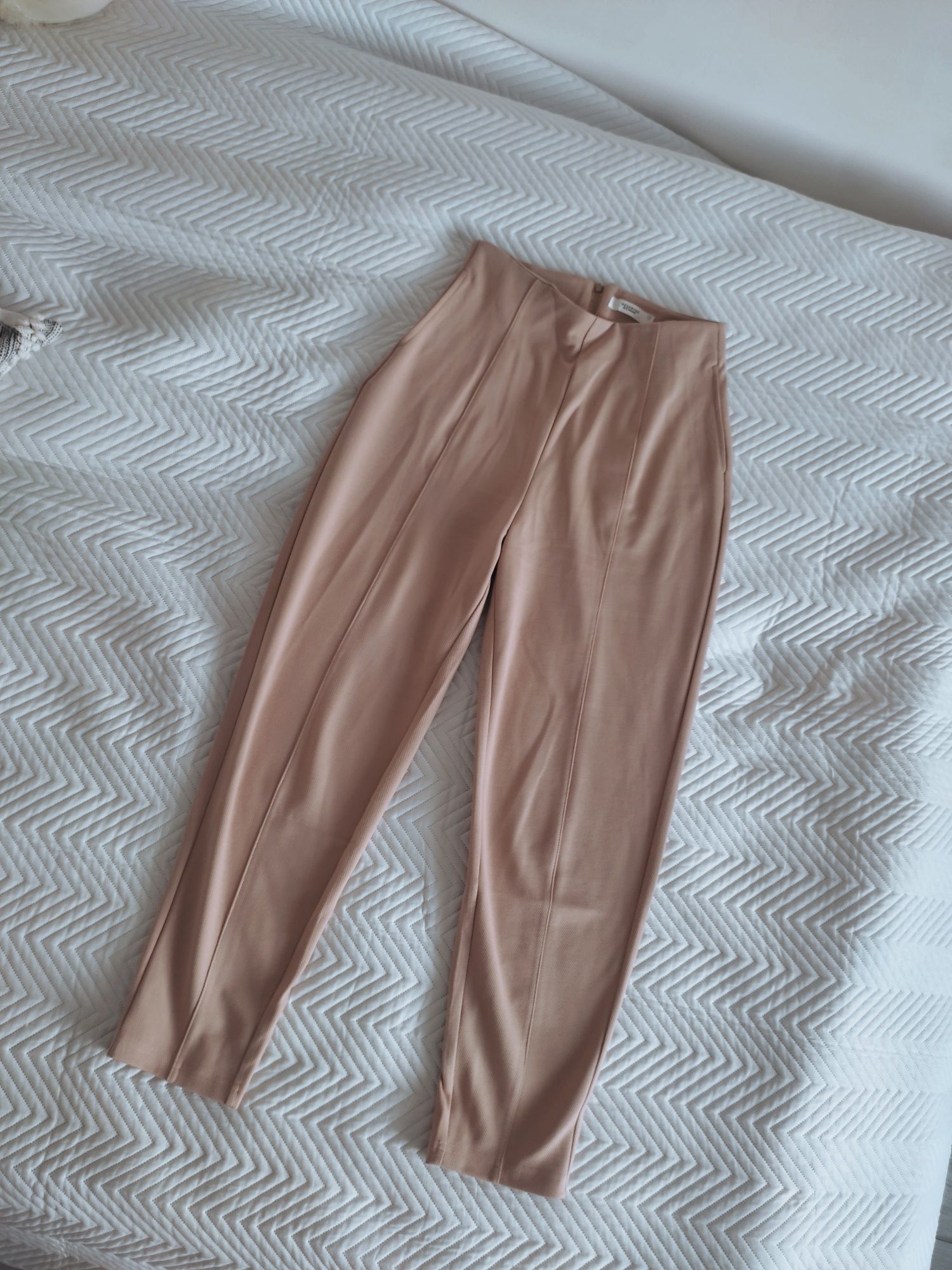 Eleganckie spodnie z wysokim stanem Reserved roz S