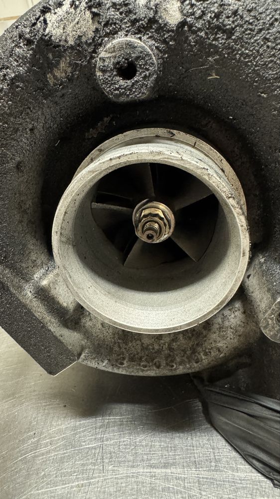 Turbina turbosprezarka e60 m57n 530d euro3 sterowana na podcisnienie