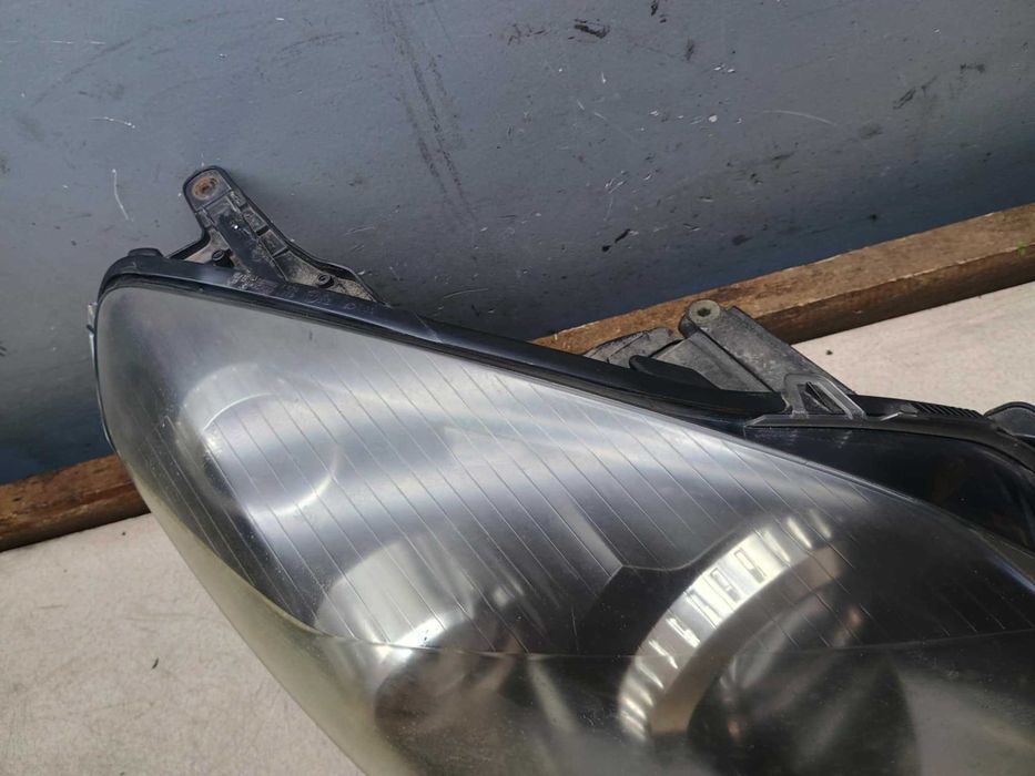 Lampa Prawy Przód Prawa Przednia Opel Astra H III Xenon