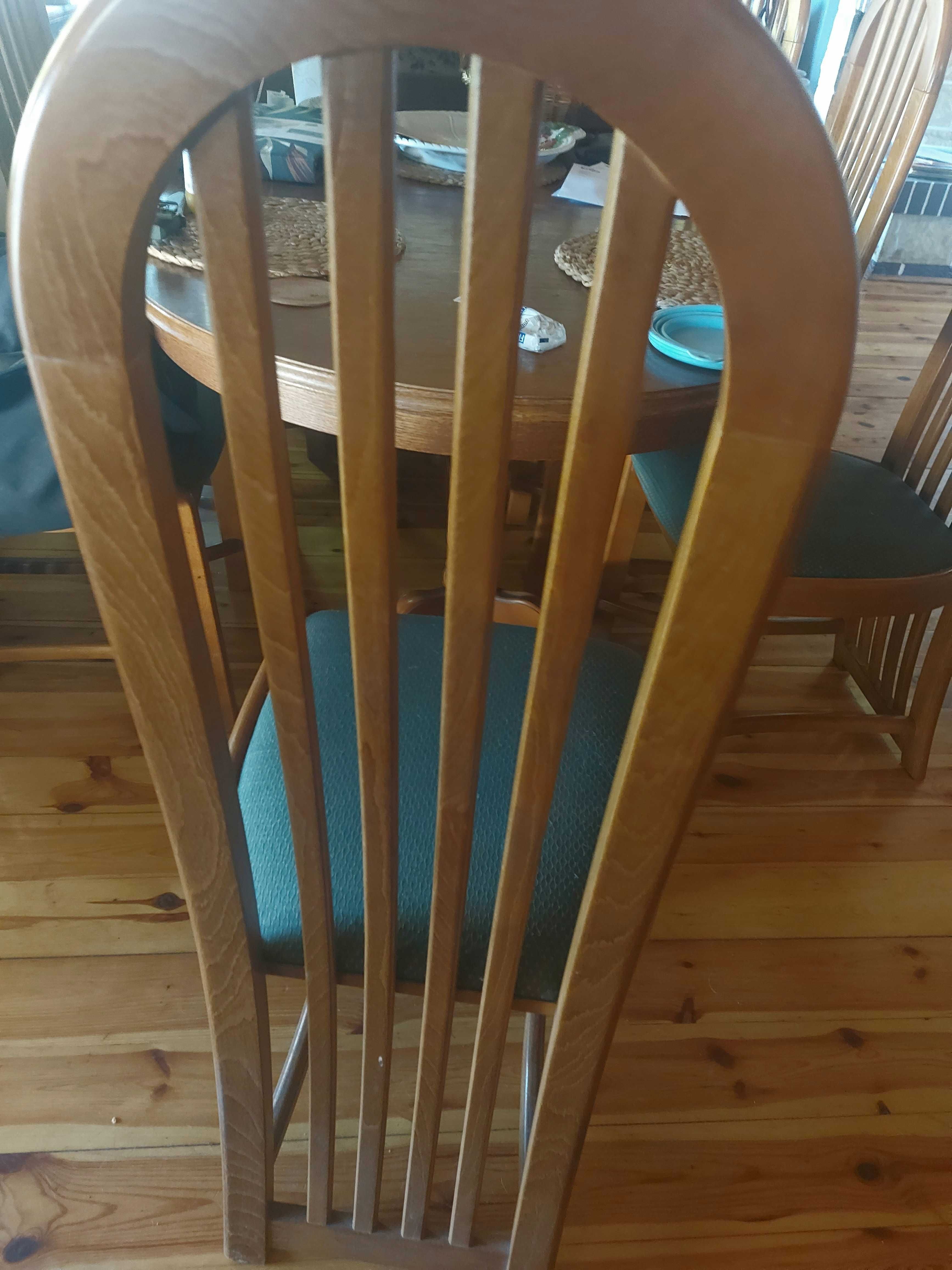 Krzesła dębowe.Kolor rustykalny.