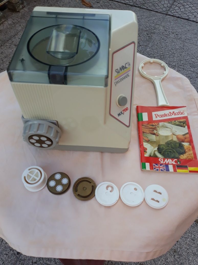 Máquina de fazer massas