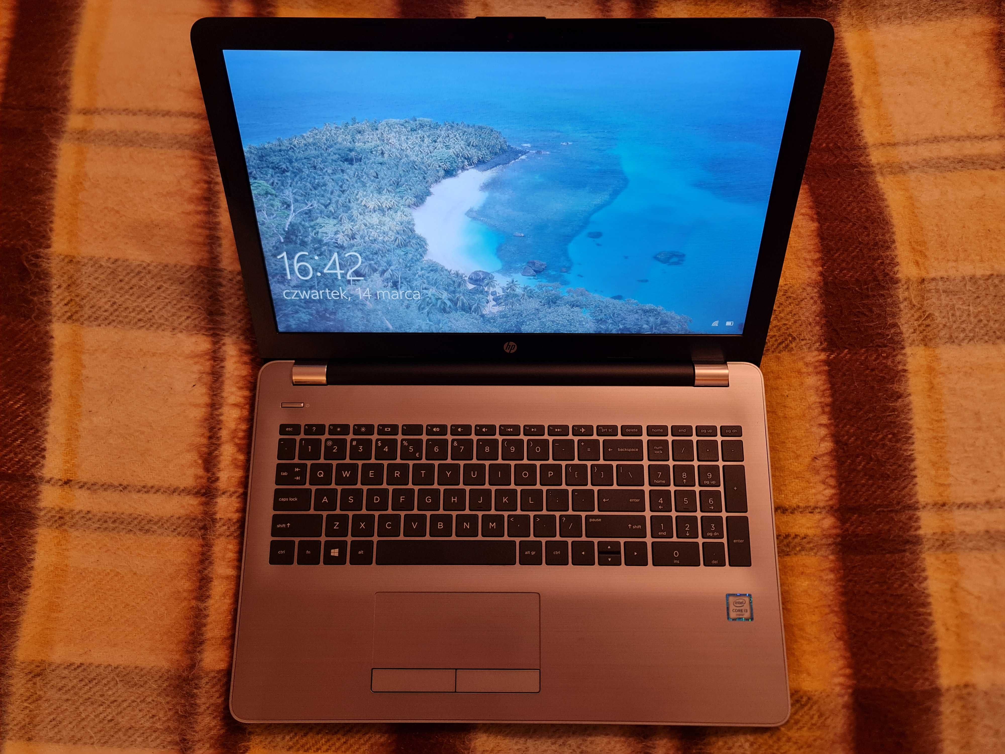 Laptop HP TPN-C129 15,6" Intel Core i3-6006U 4 GB / 1000 GB srebrny