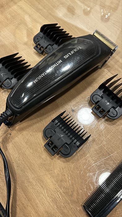 Maquina de cortar cabelo Taurus mithos