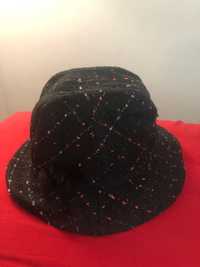 Kapelusz- Bucket Hat, z materiału Chanel na jedwabnej podszewce.