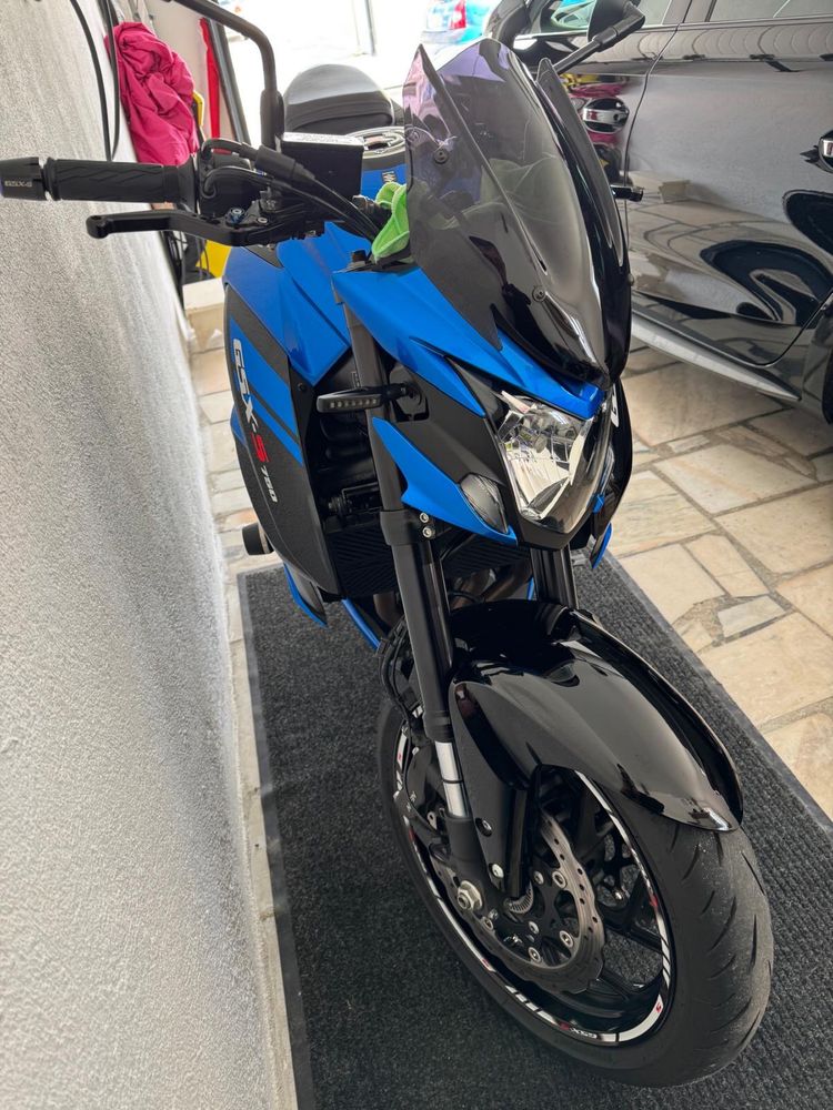 Suzuki gsxs750 como nova