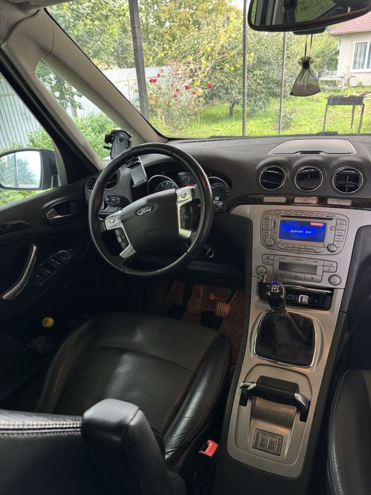 Обміняю великий сімейний мінівен  Ford Galaxy  Галаксі на бус