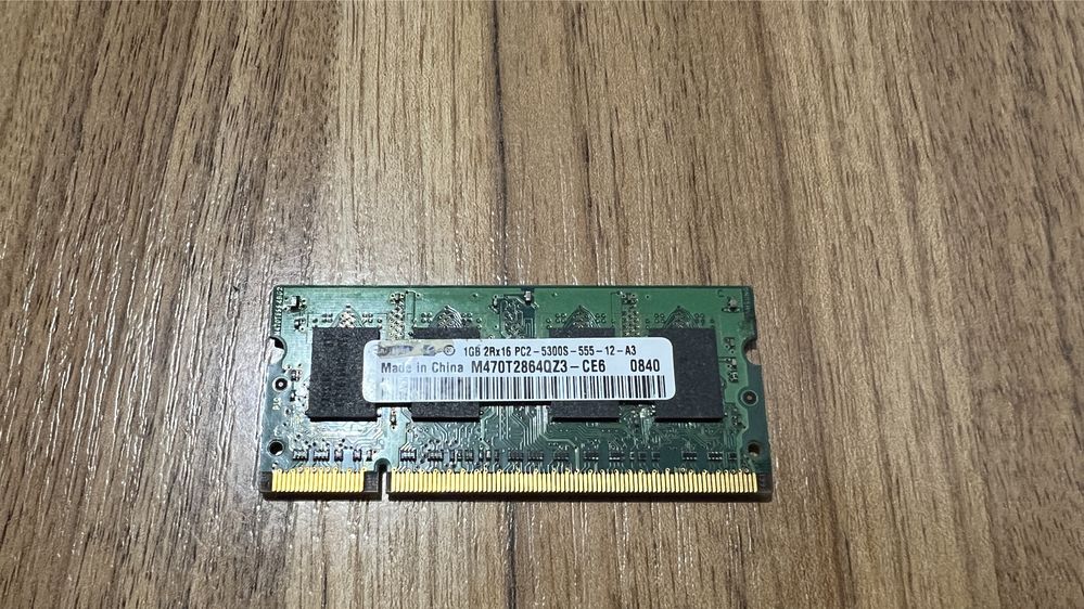 Оперативна пам'ять Samsung SODIMM DDR2 1Gb 667MHz 5300s CL5