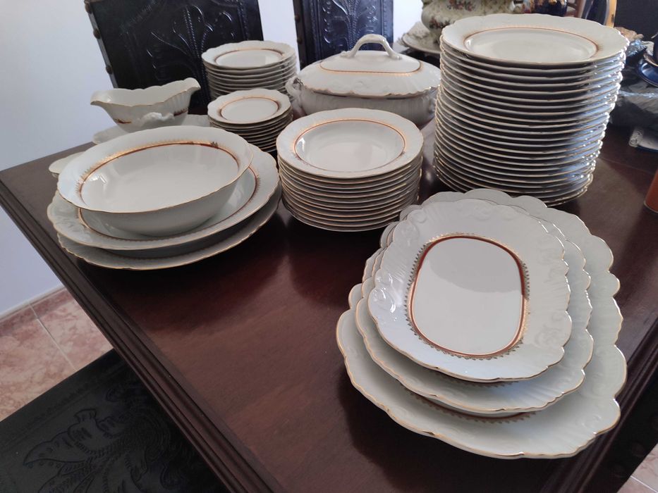 Bonito serviço de jantar da vista alegre