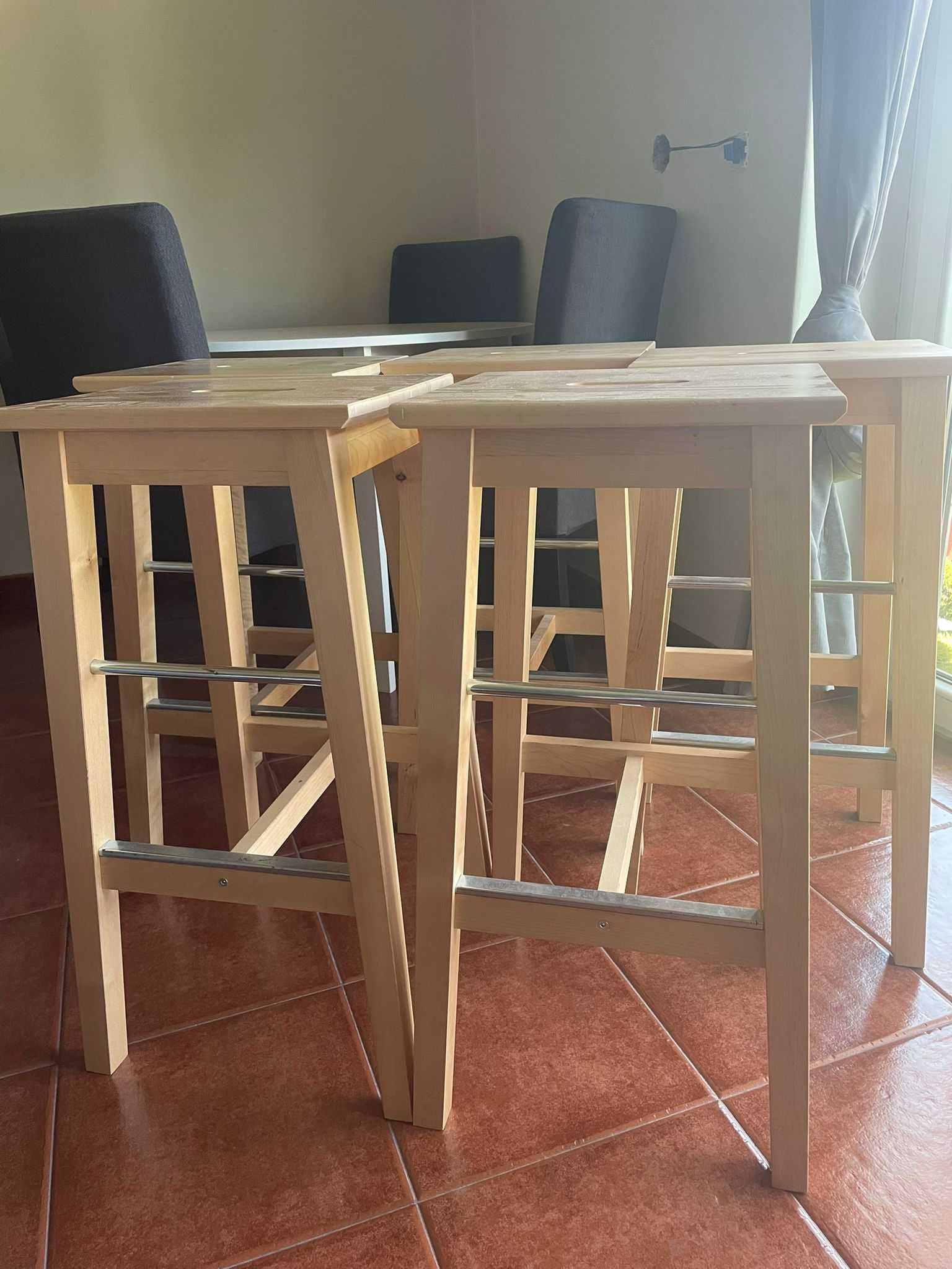Vendo 5 bancos de pé alto