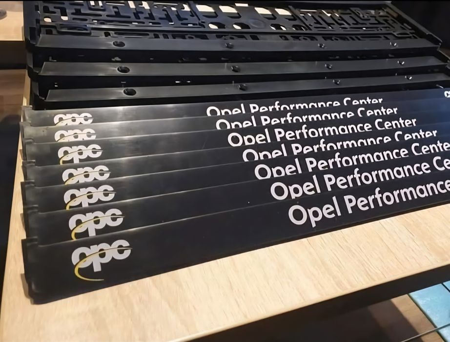 Ramki tablic rejestracyjnych OPC Opel