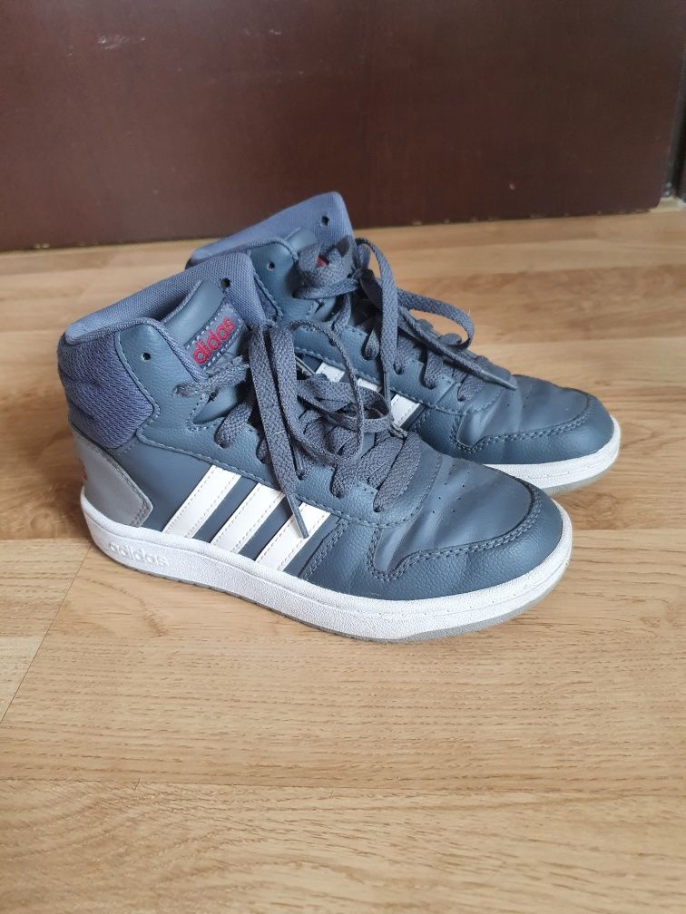 Buty chłopięce Adidas w rozmiarze 34 ( wkładka ok 21 cm )