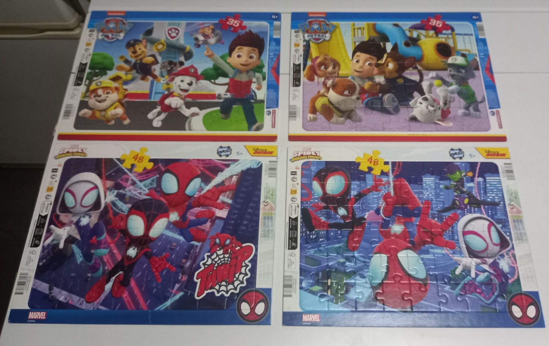 Conjunto de 4 Puzzles (1 deles tem um pequeno dano)