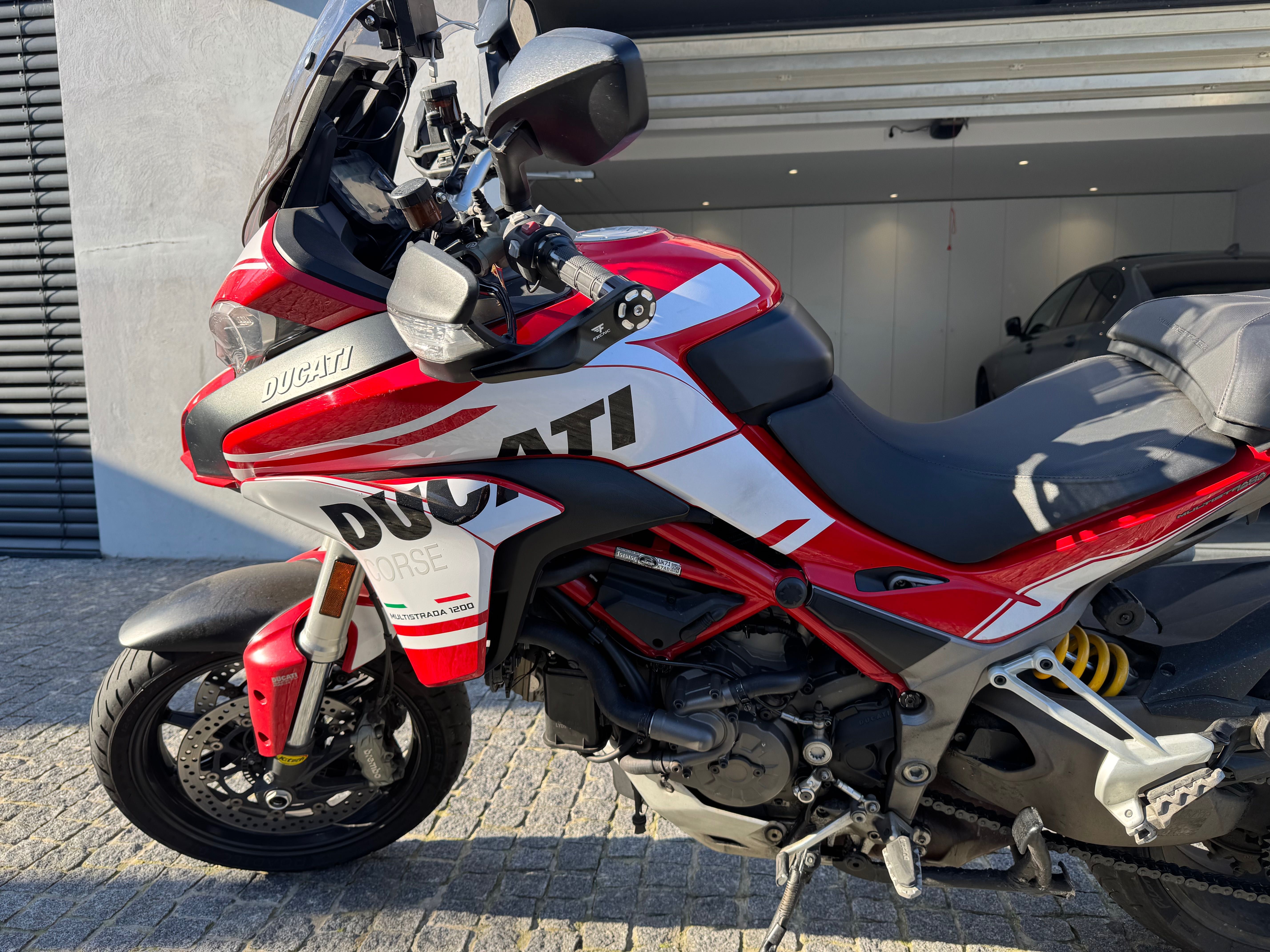 Ducati multistrada 1200S com malas