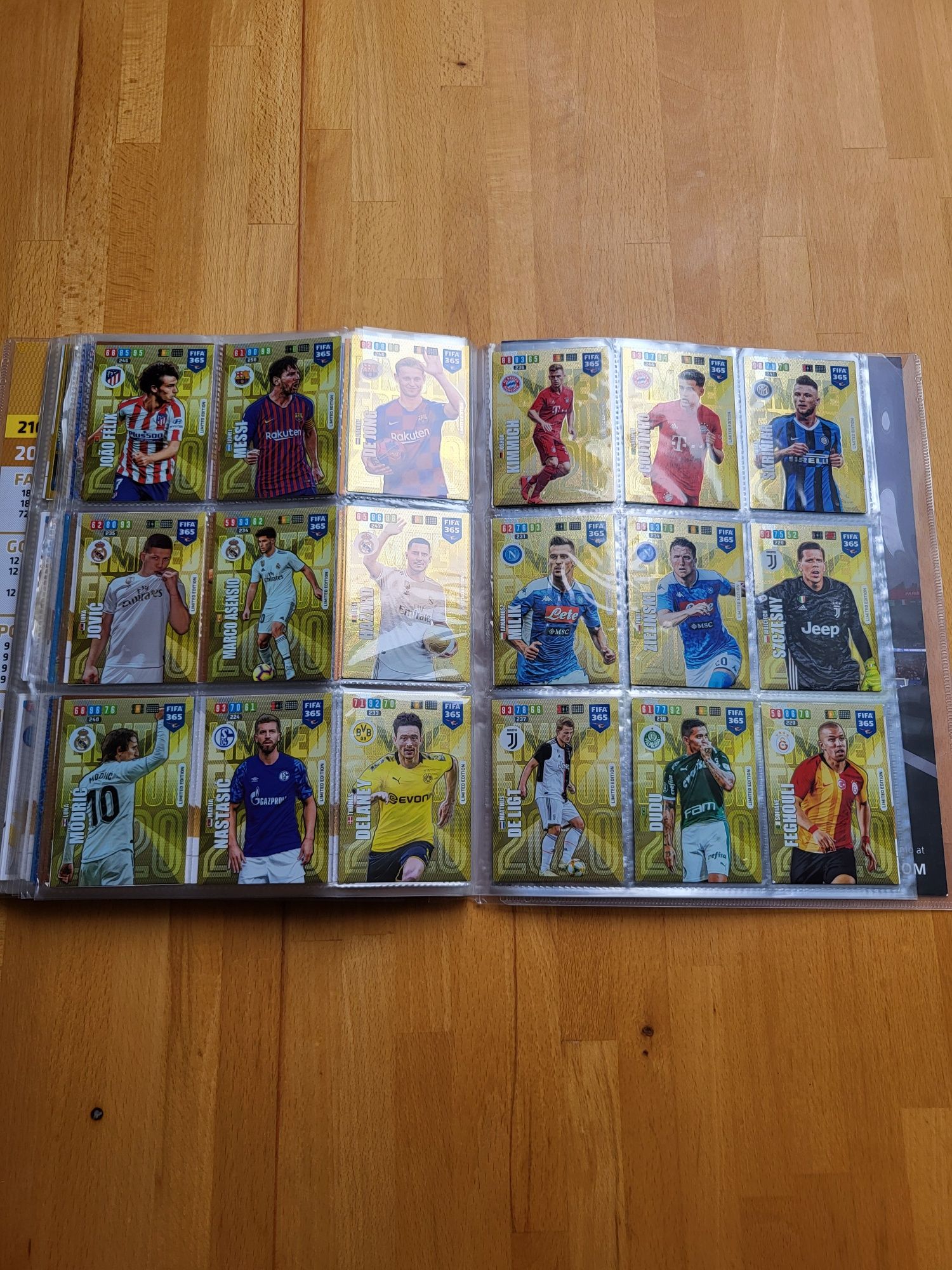 FIFA 365 / 2020 / Album kolekcjonerski / Karty piłkarskie
