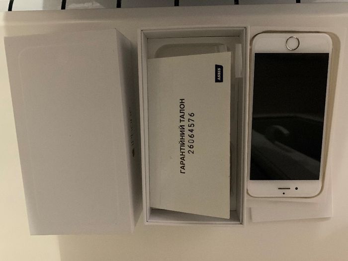 Продам официальный золотой айфон 6, 16GB