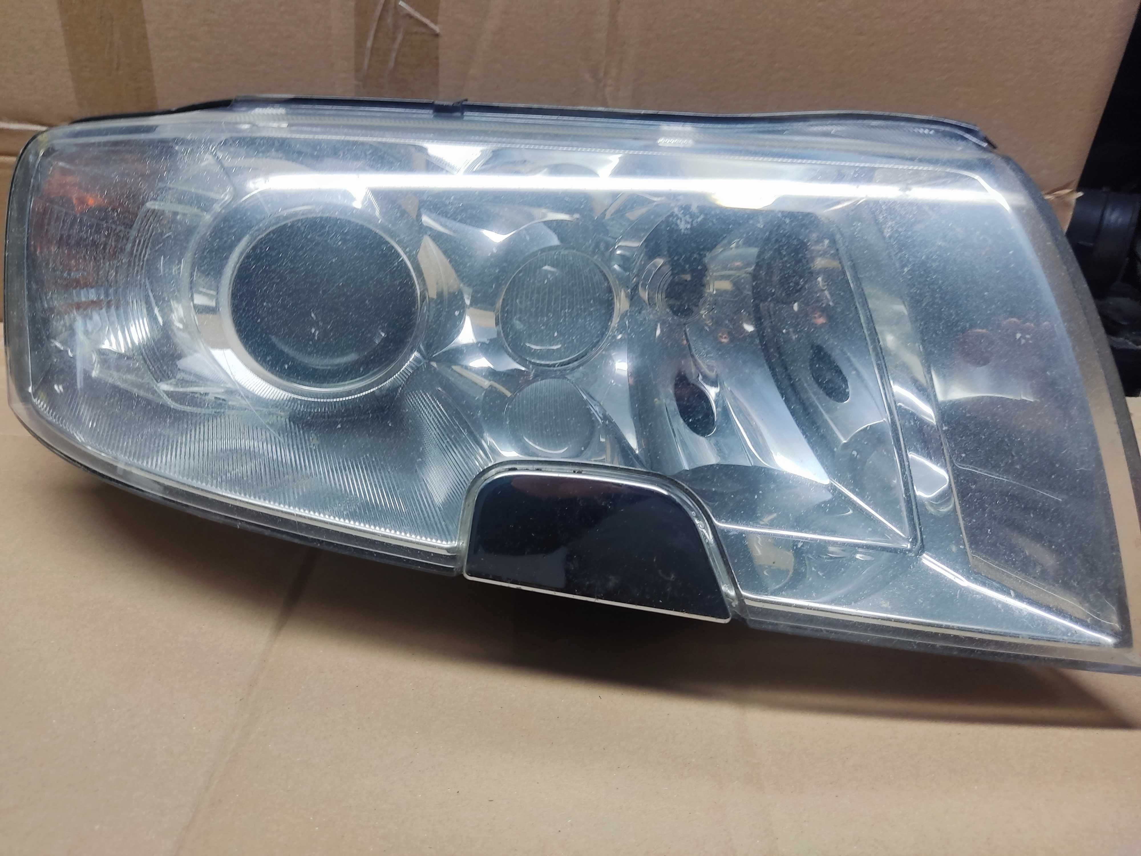 skoda super b lampa przód prawa xenon