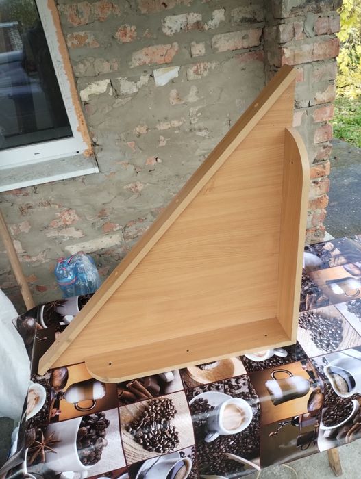 Поличка під телевізор.