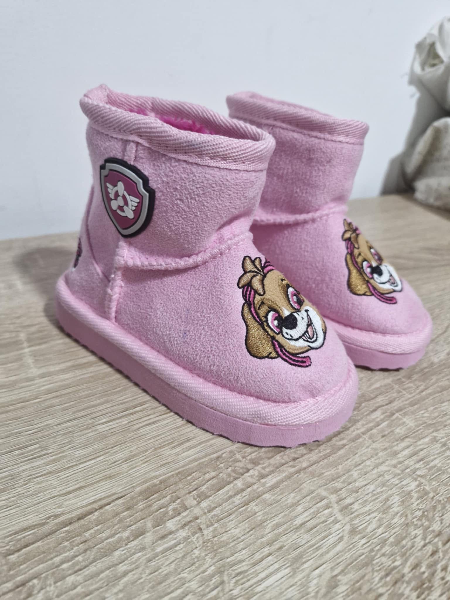 Vendo botas de pêlo (Criança)