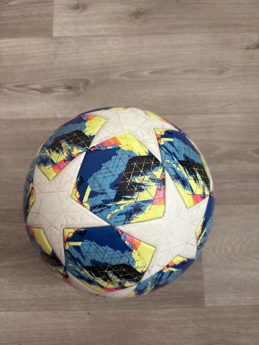 Футбольный мяч Adidas Finale 19 Top Training