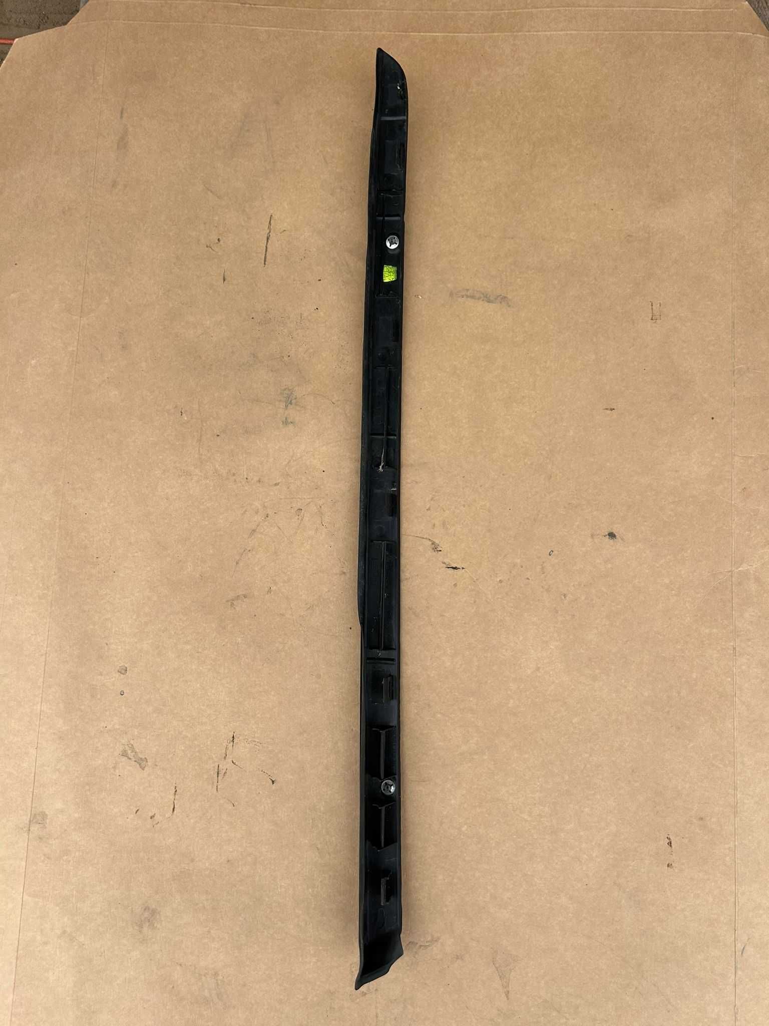 Listwa szyby czołowej prawa Citroen C5 III X7 KTHB EZRC