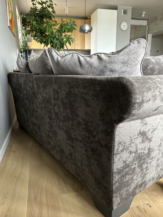 Wygodna i elegancka, szara sofa