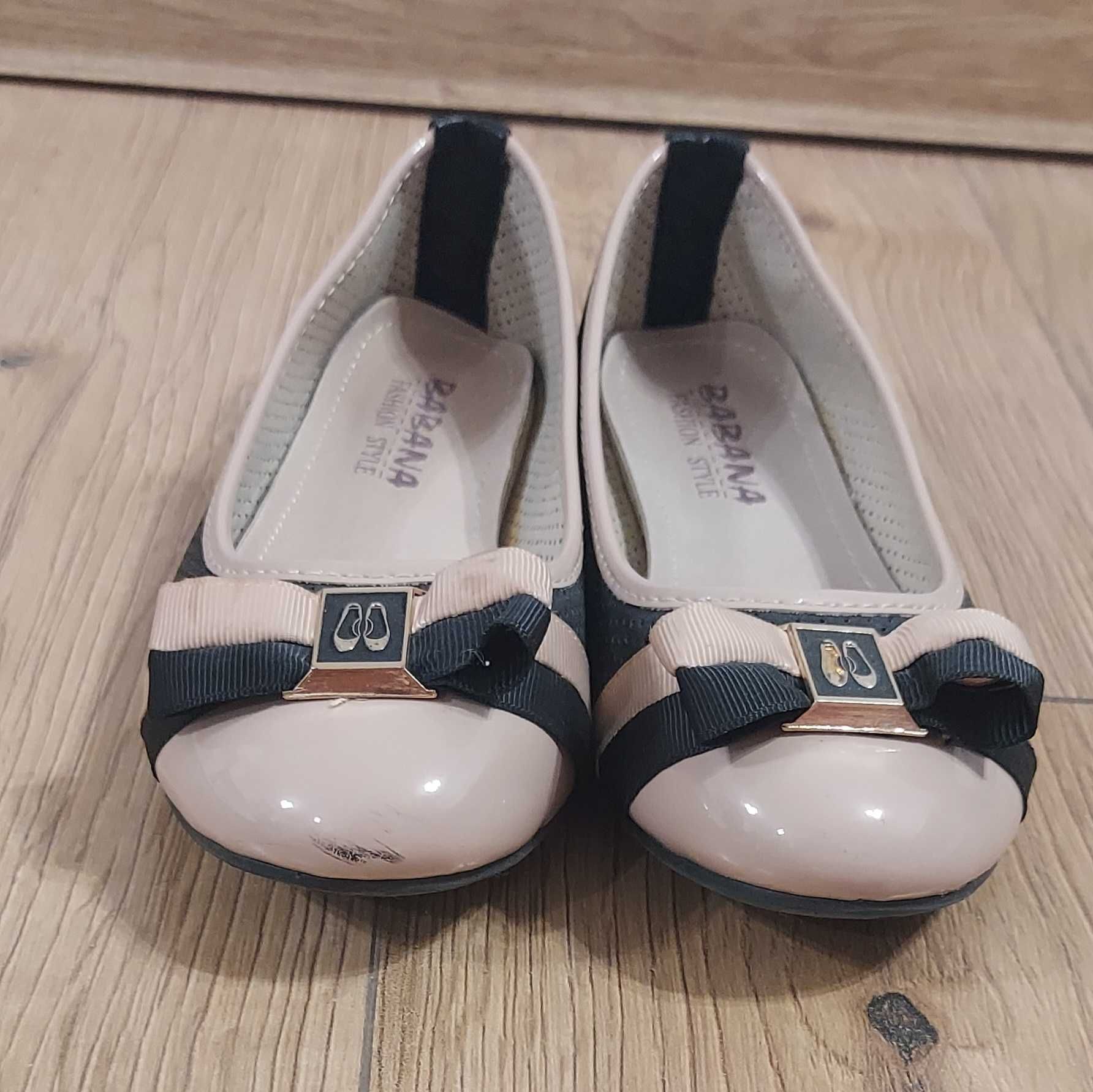 Balerinki chanelki eleganckie kokardki lakierowane ażurowe 30 31