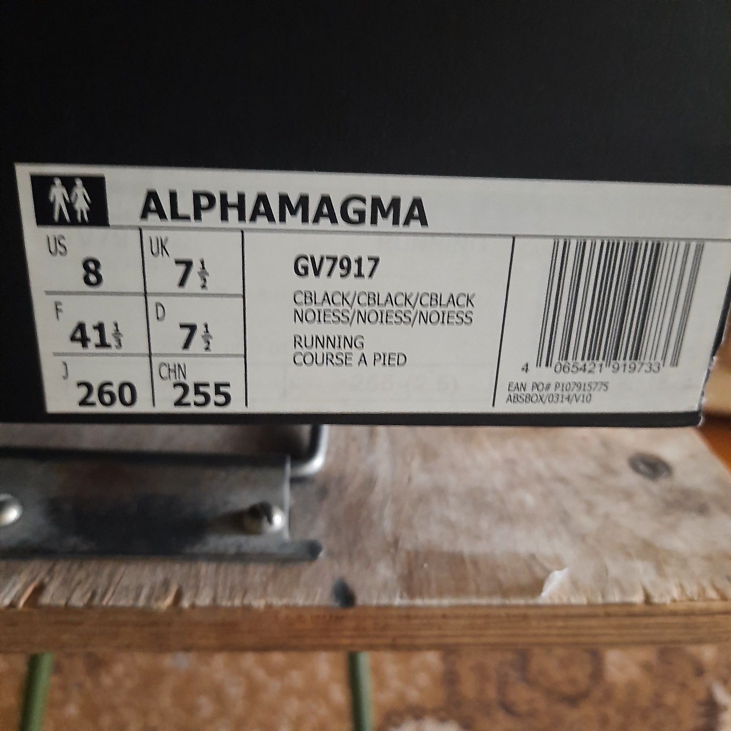 Продам кроссовки Adidas ALPHAMAGMA Running (7 1/2) (новые)