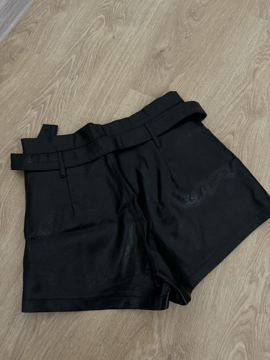 Шкіряні шорти ,в гарному стані.