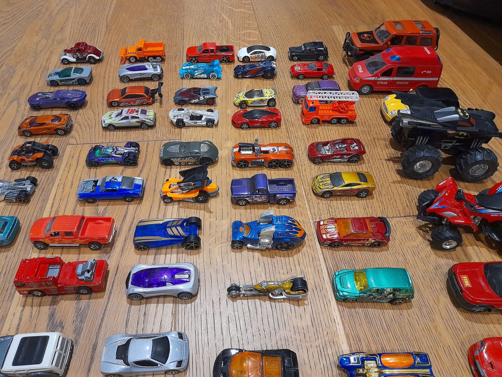 Hot wheels, resoraki, samochodziki, auta